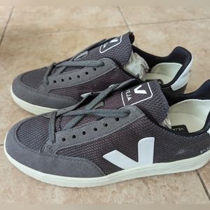 Brand new V-12 Vegan B-Mesh Sneakers Grafite White size 38 US 7